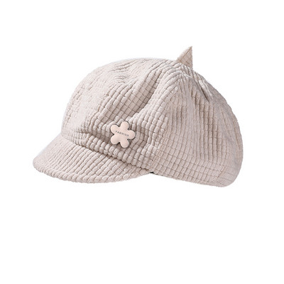 Γυναικείο καπέλο casual με μεταλλικό στοιχείο και γείσο