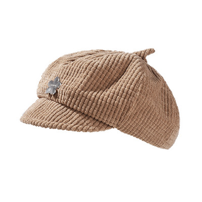 Γυναικείο καπέλο casual με μεταλλικό στοιχείο και γείσο