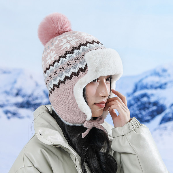 Ženska pletena kapa s puhom podstavom - tip uši