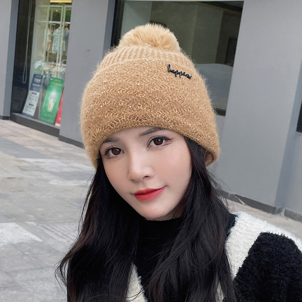 Palarie de dama tricotata cu pompon