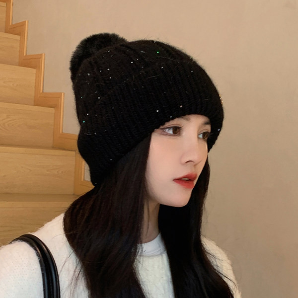 Palarie de dama tricotata cu pompon