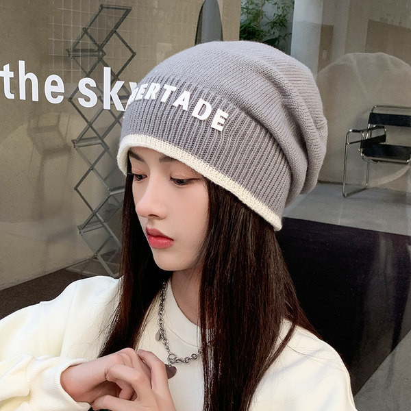 Naiste vabaaja müts kirjaga uus mudel