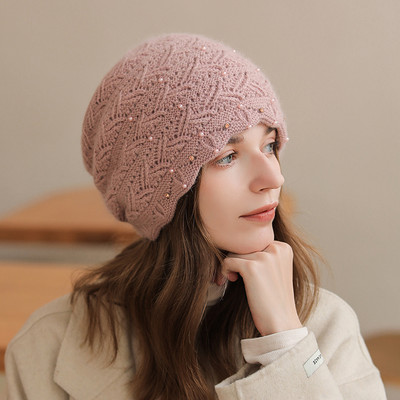 Palarie tricotata cu pietre decorative pentru femei