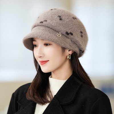 Palarie de iarna model nou cu vizor si element metalic pentru femei