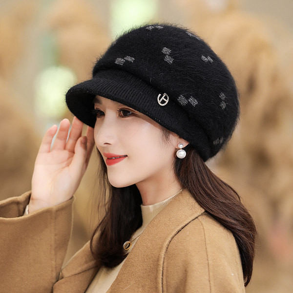 Palarie de iarna model nou cu vizor si element metalic pentru femei