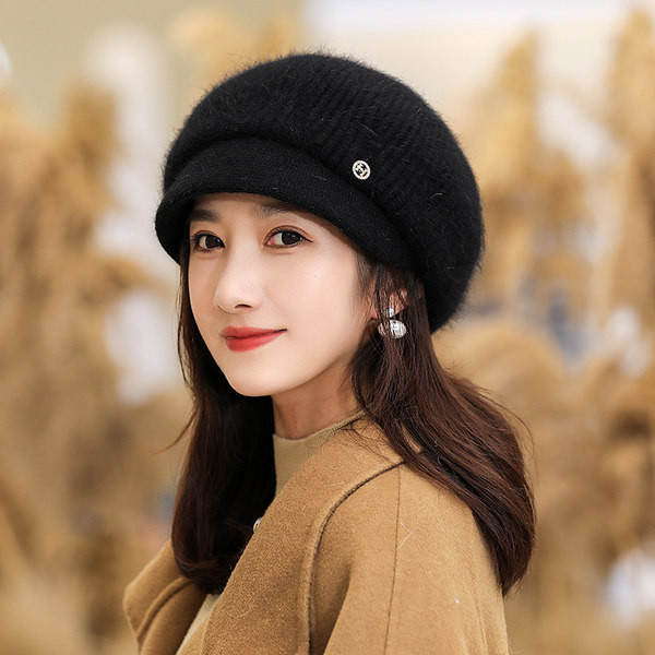 Γυναικείο χειμερινό καπέλο με γείσο με μεταλλικό στοιχείο