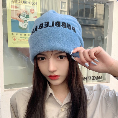 Plišana zimska kapa s izvezenim slovima