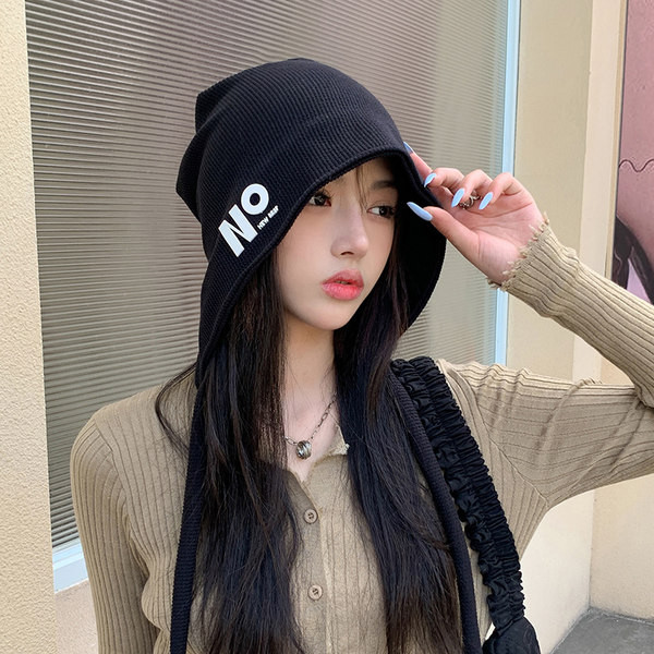 Pălărie de toamnă pentru femei cu inscripție