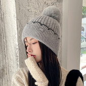 Naiste talvemüts - metallelemendiga