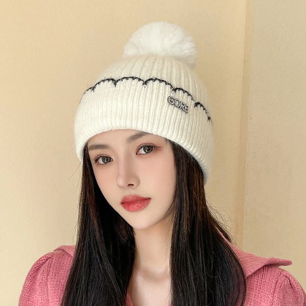 Naiste talvemüts - metallelemendiga