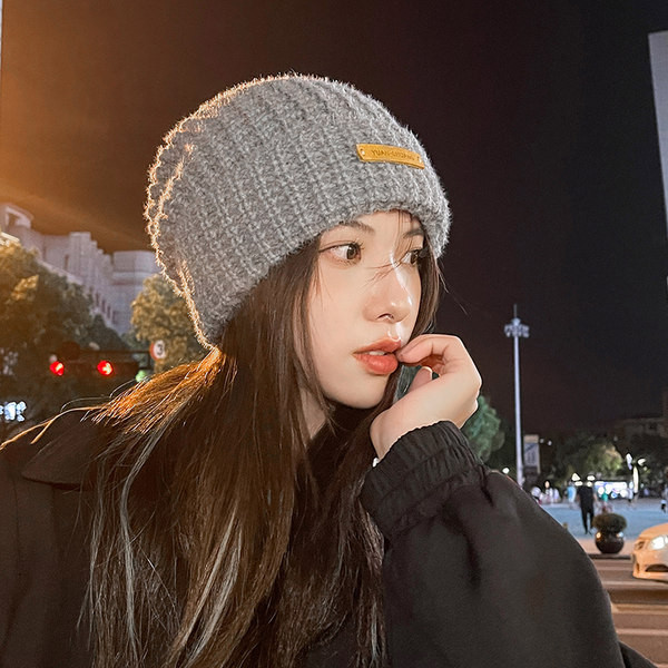 Πλεκτό χειμωνιάτικο καπέλο με λογότυπο και πον-πον