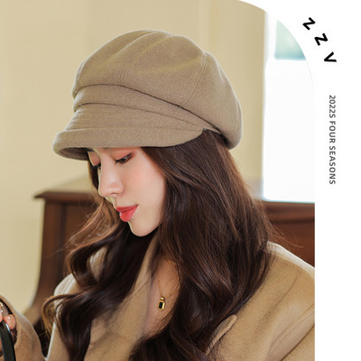 Švaraus rašto žieminė beretės kepurė su skydeliu moterims