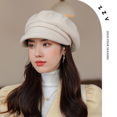 Švaraus rašto žieminė beretės kepurė su skydeliu moterims