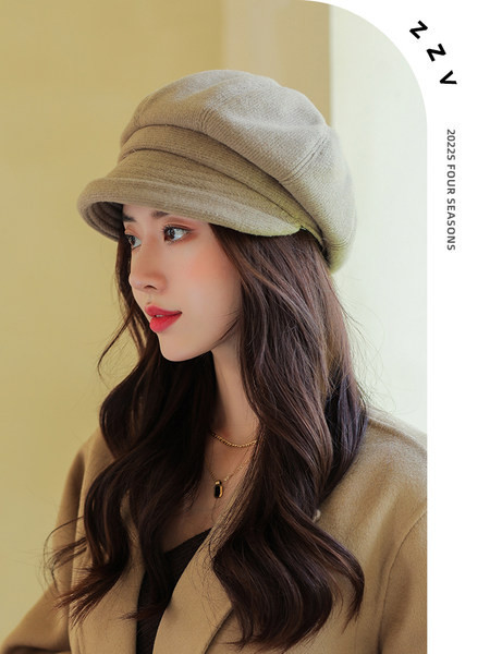 Švaraus rašto žieminė beretės kepurė su skydeliu moterims