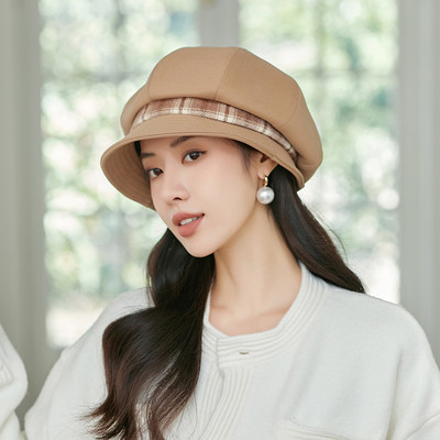 Naiste ruuduline müts mitmes värvitoonis