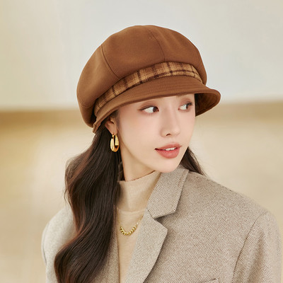 Naiste ruuduline müts mitmes värvitoonis