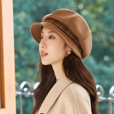 Naiste ruuduline müts mitmes värvitoonis