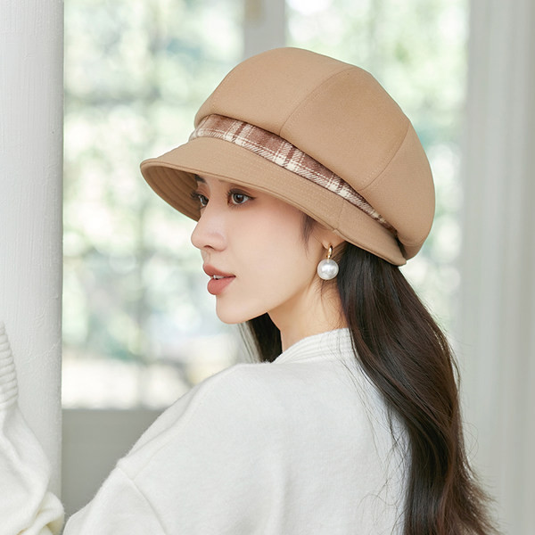 Naiste ruuduline müts mitmes värvitoonis