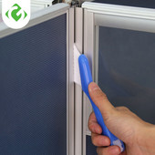 Majapidamises kasutatavad puhastusharjad Akende süvend, soonega lõhehari koos prügilapiga puhastustööriista pesuvahendiga klaviatuuri puhastamine labidaga