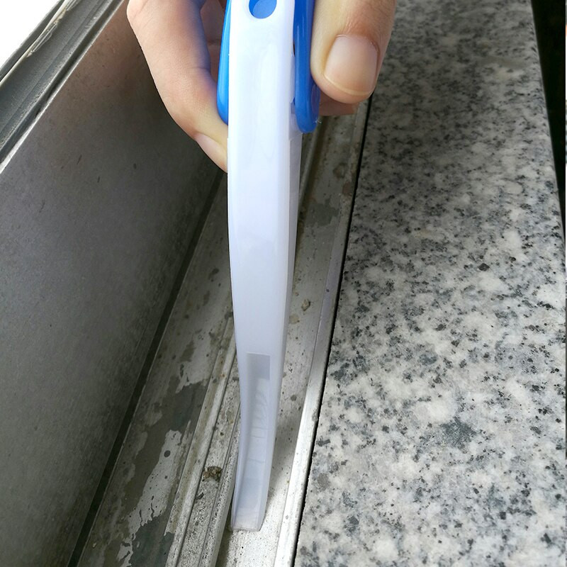 Majapidamises kasutatavad puhastusharjad Akende süvend, soonega lõhehari koos prügilapiga puhastustööriista pesuvahendiga klaviatuuri puhastamine labidaga