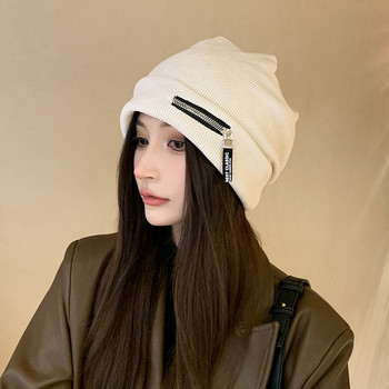 Γυναικείο χειμωνιάτικο πλεκτό καπέλο με γράμματα και κορδόνια