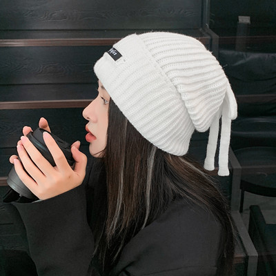 Γυναικείο χειμωνιάτικο πλεκτό καπέλο με γράμματα και κορδόνια