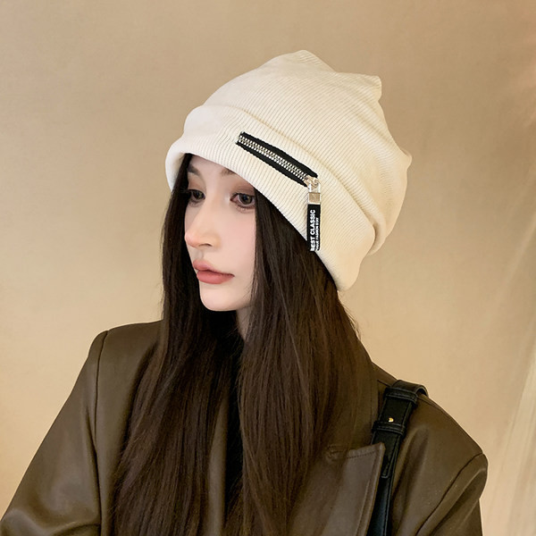 Γυναικείο χειμωνιάτικο πλεκτό καπέλο με γράμματα και κορδόνια