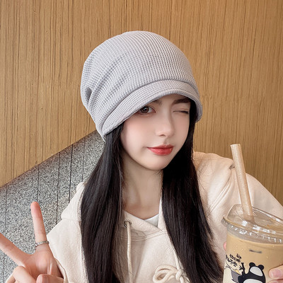 Kolmes värvitoonis naiste sügismüts