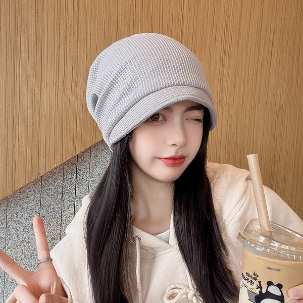 Kolmes värvitoonis naiste sügismüts