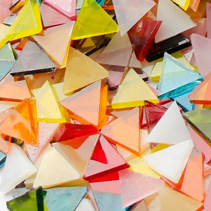 50 g läbipaistvast klaasist mosaiikplaadid kolmnurksed peitsitud mosaiikplaadid. DIY mosaiigi valmistamise kivid käsitööks hobikunstiks koduseina kaunistamiseks