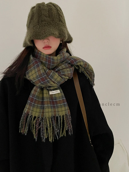 Kontrollitud naiste sall pikkusega 210 cm