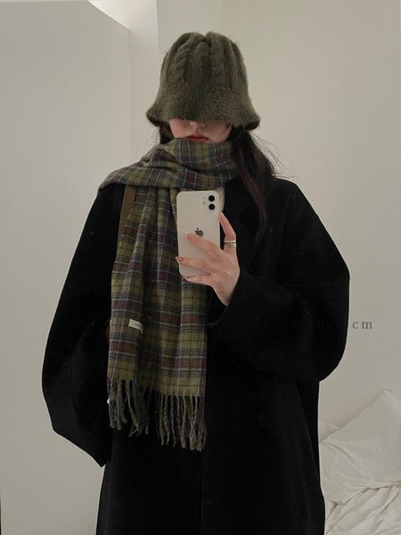 Kontrollitud naiste sall pikkusega 210 cm