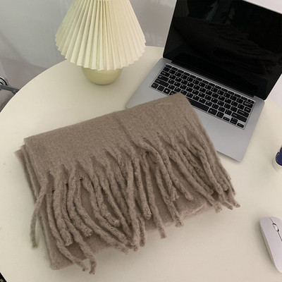 Μονόχρωμο γυναικείο χειμωνιάτικο κασκόλ με κρόσσια