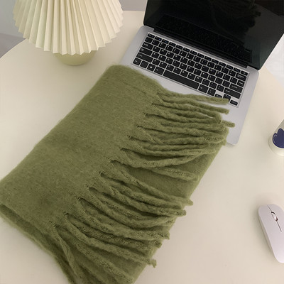 Μονόχρωμο γυναικείο χειμωνιάτικο κασκόλ με κρόσσια