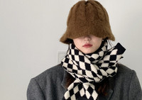 Eșarfă de iarnă de damă în culori irizate