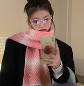 Μοντέρνο χειμωνιάτικο πλεκτό κασκόλ με λογότυπο