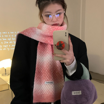 Μοντέρνο χειμωνιάτικο πλεκτό κασκόλ με λογότυπο