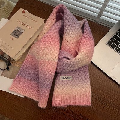 Μοντέρνο χειμωνιάτικο πλεκτό κασκόλ με λογότυπο