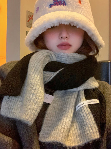 Naiste kootud sall pikkusega 176 cm