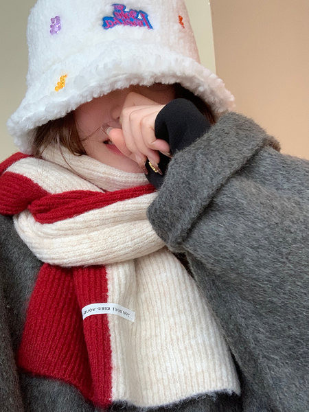 Naiste kootud sall pikkusega 176 cm