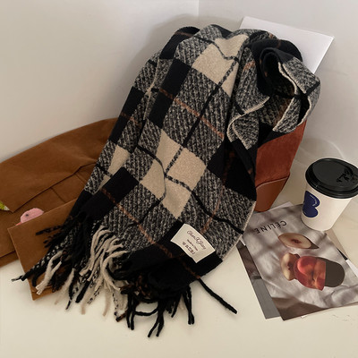 Καρό γυναικείο κασκόλ  με μήκος 190 cm