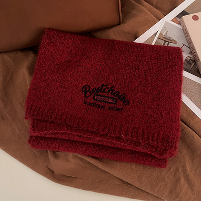 Γυναικείο πλεκτό κασκόλ με κέντημα