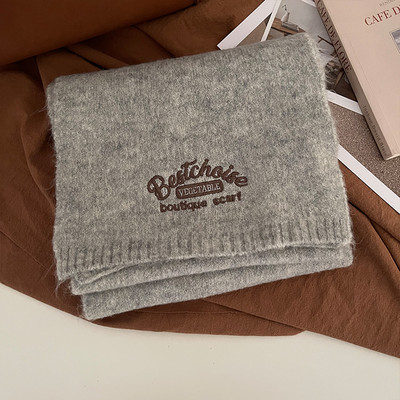 Γυναικείο πλεκτό κασκόλ με κέντημα