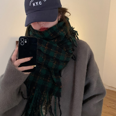 Eșarfă cu franjuri în carouri pentru femei