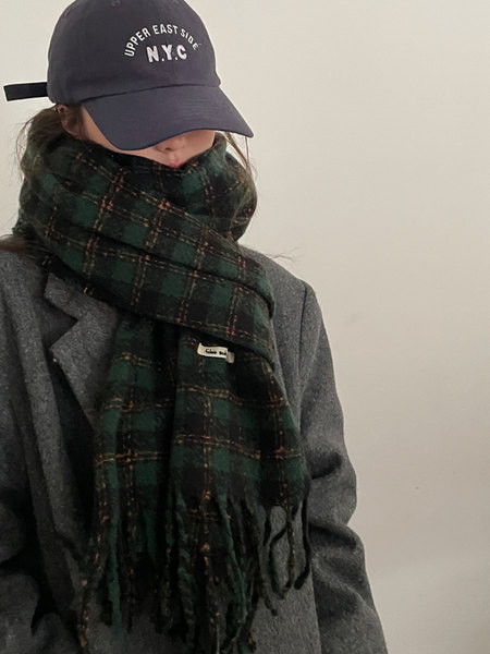 Eșarfă cu franjuri în carouri pentru femei