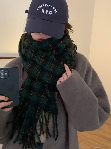 Eșarfă cu franjuri în carouri pentru femei