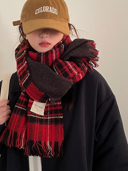 Μοντέρνο γυναικείο καρό κασκόλ με μήκος 194 cm