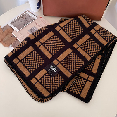 Νέο μοντέλο καρό γυναικείο φουλάρι με επιγραφή κατάλληλο για τον χειμώνα