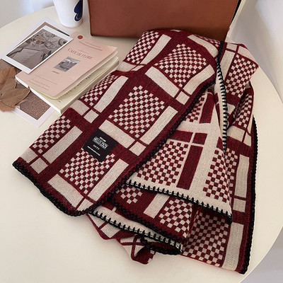 Νέο μοντέλο καρό γυναικείο φουλάρι με επιγραφή κατάλληλο για τον χειμώνα