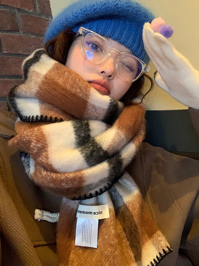 Καρό Χειμωνιάτικο κασκόλ  Γυναικείο με γράμματα